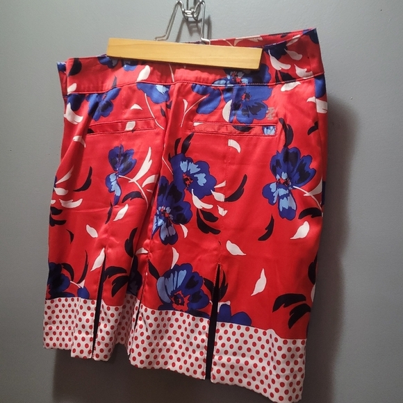 Izod Golf Skort in Red with Blue Floral Print 4 - Picture 2 of 5